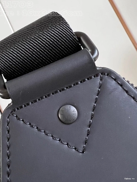 VUITTON Avenue LOUIS Slingbag-16*33*5.7CM 0729